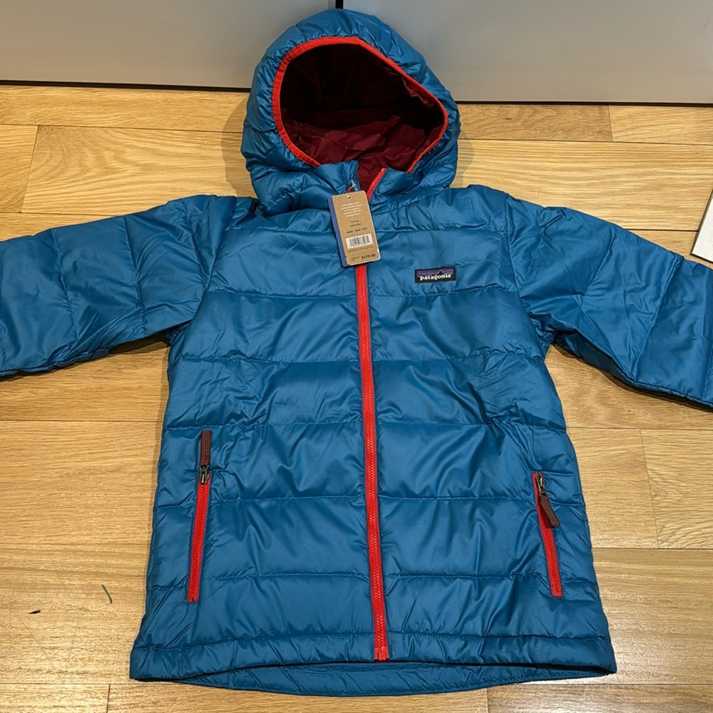 Patagonia Boys’ Hi-Loft Down Sweater Hoody NWT size S (7-8) in Balkan Blue